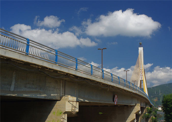 西安304不锈钢桥梁护栏：安全、耐用与美观的完美结合