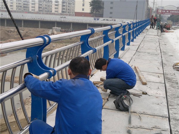 西安不锈钢桥梁护栏除锈维护的重要性及其方法