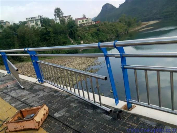 西安不锈钢复合管护栏是一种卓越的防护材料