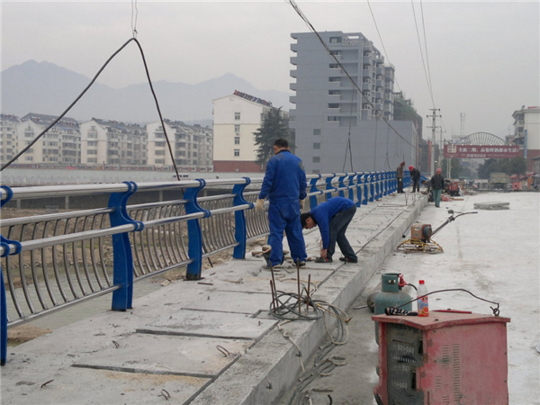 西安不锈钢复合管护栏常见问题及解决方案
